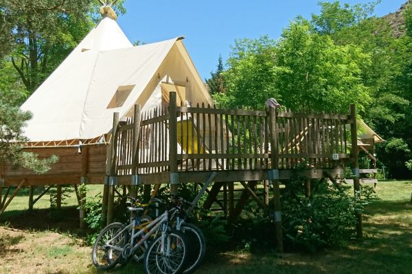 tipi-lodge-camping-le-viaduc-ardeche-minD94847B9-BC03-A14E-6C0A-6692A23584C3.jpg