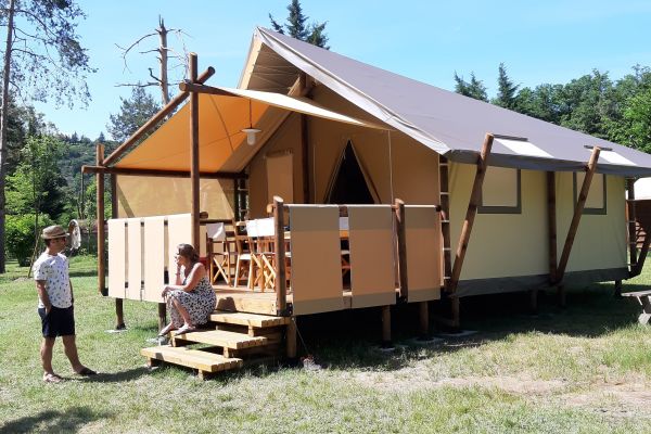 jungle-lodge-camping-le-viaduc-min92391045-DAE5-2A82-C9BA-BBD4A364EA4E.jpg